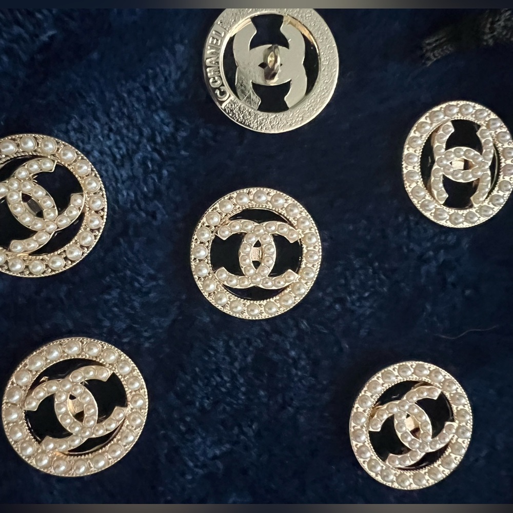 CC-(set of 6) 23mm=0.91”Pearl embellished golden alloy shanked buttons/stamped🤩 - Picture 11 of 15